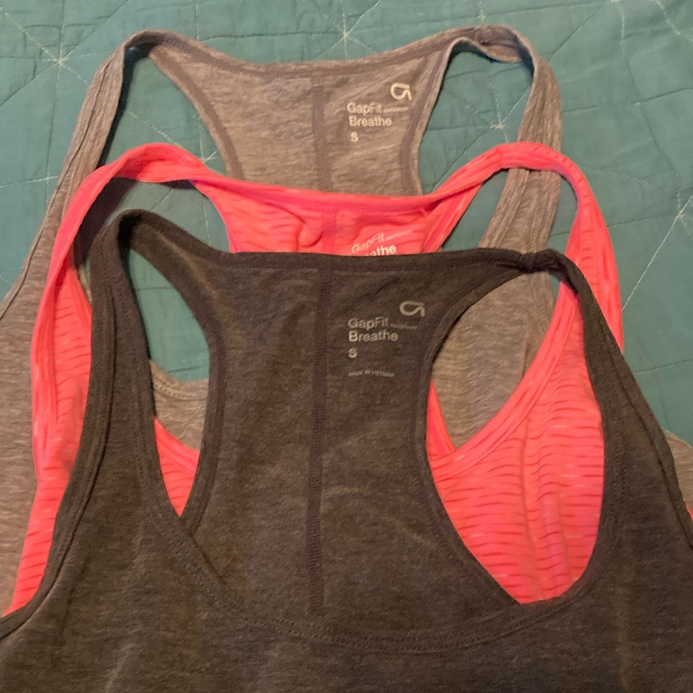 GapFit maternity tanks - small